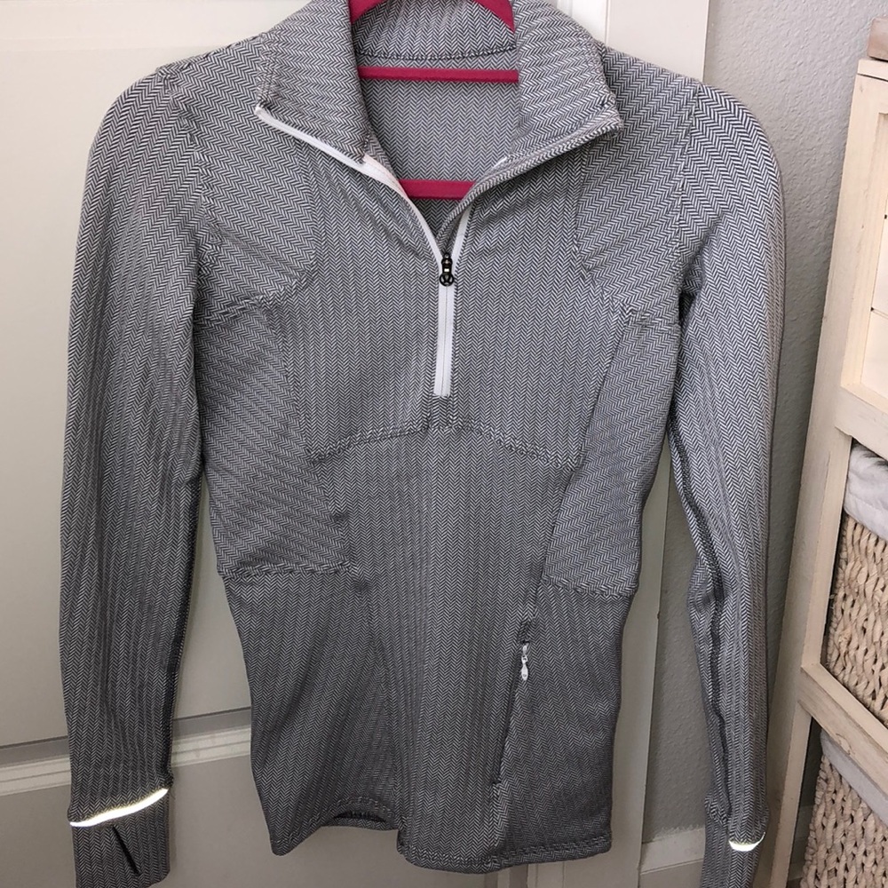 Lululemon top! Perfect Condition